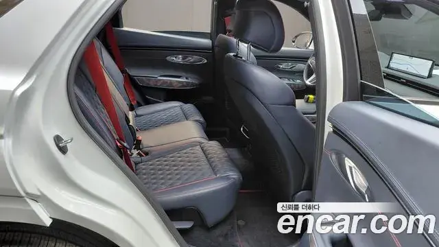 Genesis GV70 2023 — Photo 13/32
