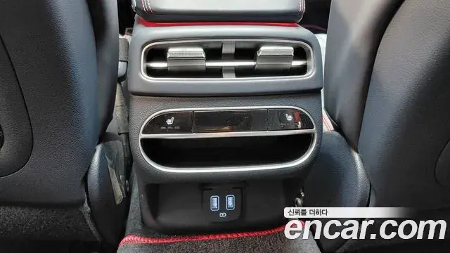 Genesis GV70 2023 — Photo 30/32