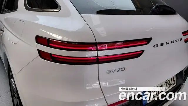 Genesis GV70 2023 — Photo 12/32