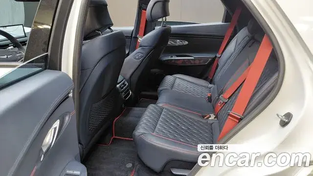 Genesis GV70 2023 — Photo 28/32