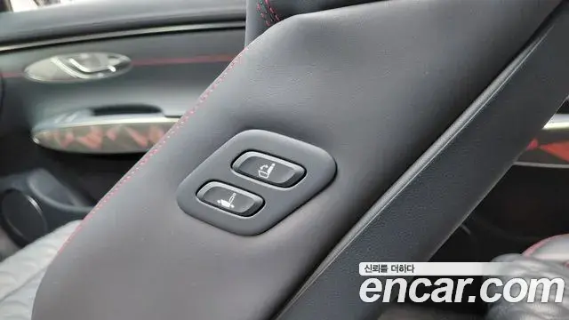 Genesis GV70 2023 — Photo 27/32