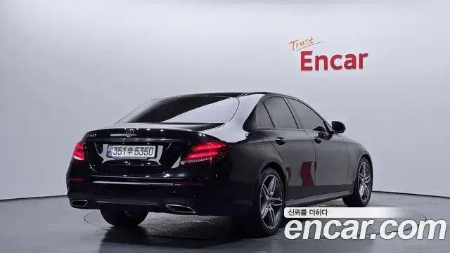 Mercedes-Benz E-Class 2018 — ფოტო 2/20