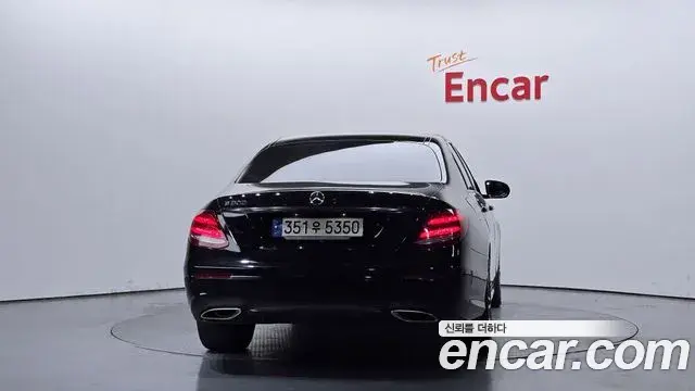Mercedes-Benz E-Class 2018 — ფოტო 14/20