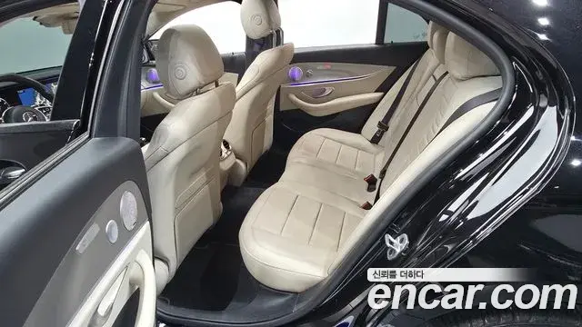 Mercedes-Benz E-Class 2018 — ფოტო 17/20
