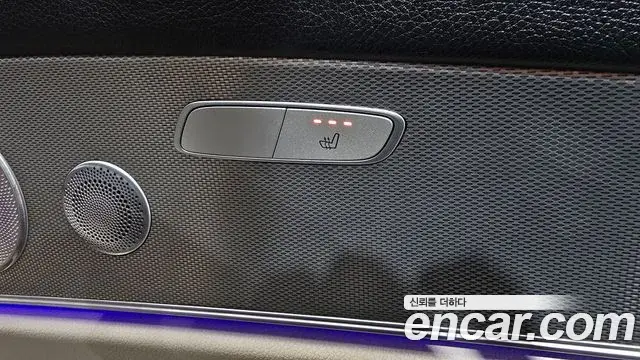 Mercedes-Benz E-Class 2018 — ფოტო 19/20