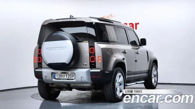 Land Rover Defender 2022 — ფოტო 18/41