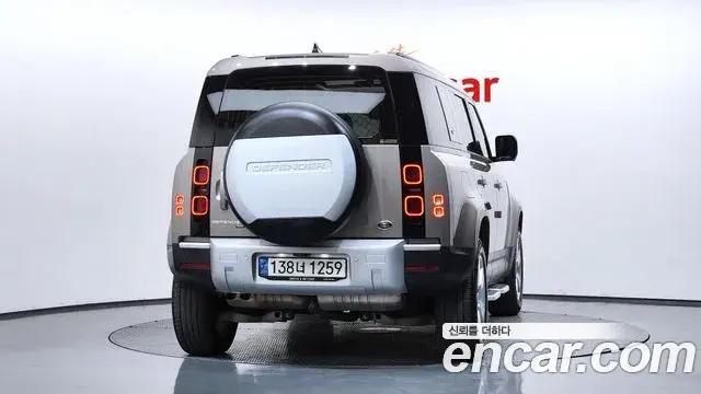 Land Rover Defender 2022 — ფოტო 32/41