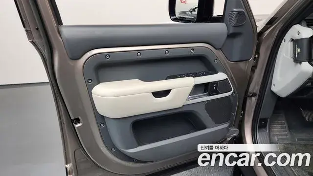 Land Rover Defender 2022 — ფოტო 3/41