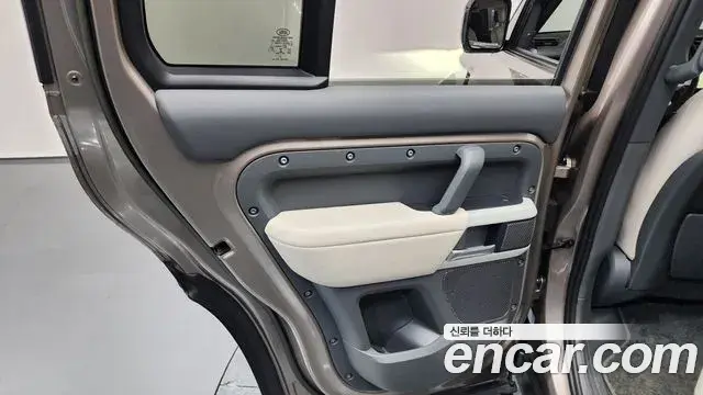 Land Rover Defender 2022 — ფოტო 35/41