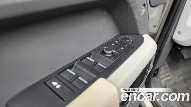 Land Rover Defender 2022 — ფოტო 31/41