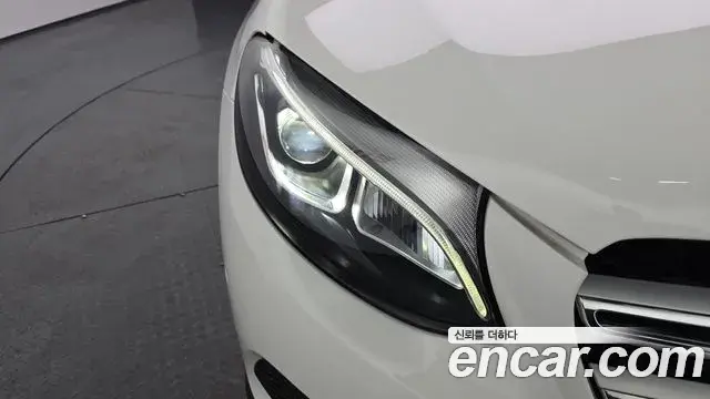Mercedes-Benz GLC-Class 2018 — Şəkil 9/36