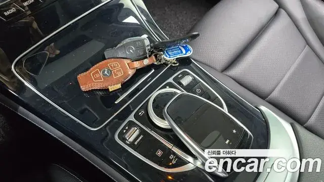 Mercedes-Benz GLC-Class 2018 — Şəkil 2/36