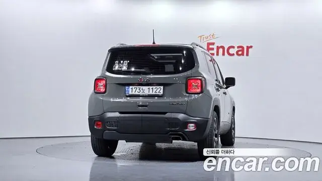 Jeep Renegade 2022 — Şəkil 30/32