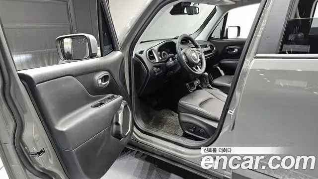 Jeep Renegade 2022 — Şəkil 32/32