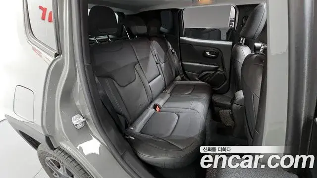 Jeep Renegade 2022 — Şəkil 8/32