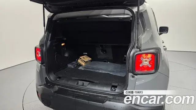 Jeep Renegade 2022 — Şəkil 22/32