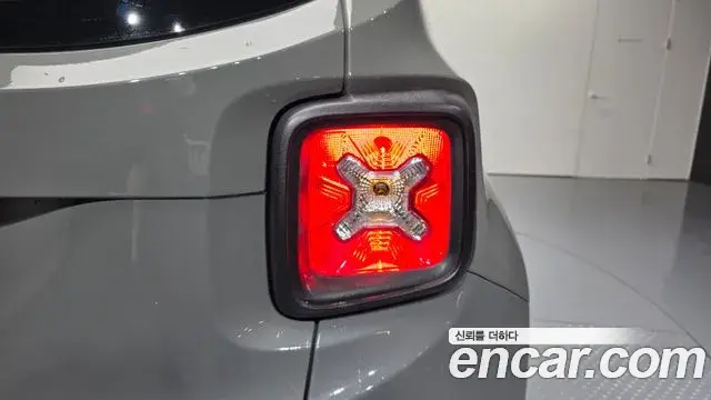 Jeep Renegade 2022 — Şəkil 11/32