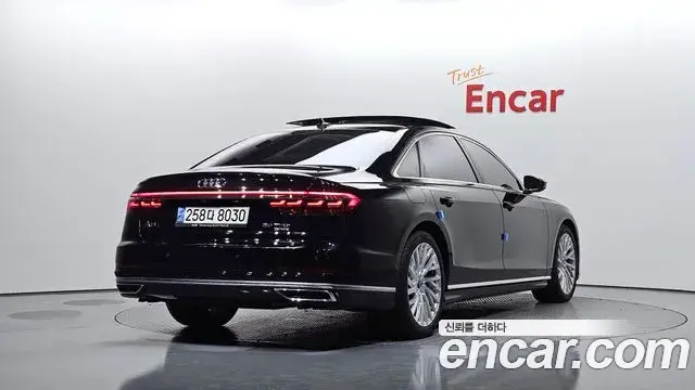 Audi A8 2021 — ფოტო 28/36