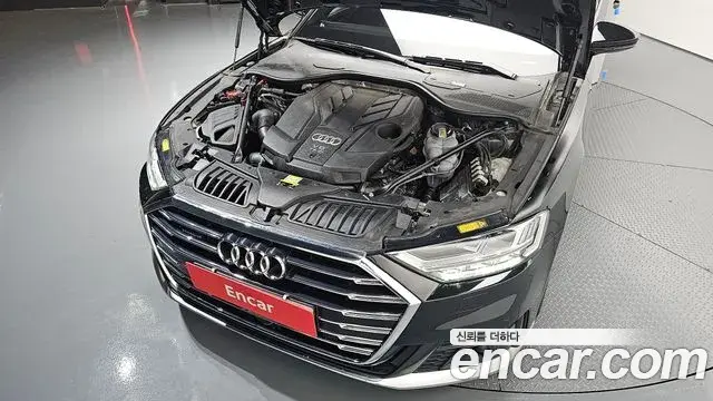 Audi A8 2021 — ფოტო 26/36