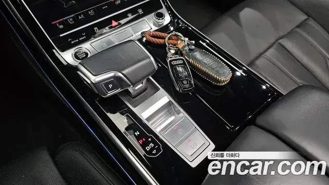 Audi A8 2021 — ფოტო 20/36