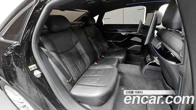 Audi A8 2021 — ფოტო 23/36