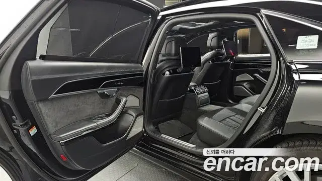 Audi A8 2021 — ფოტო 24/36