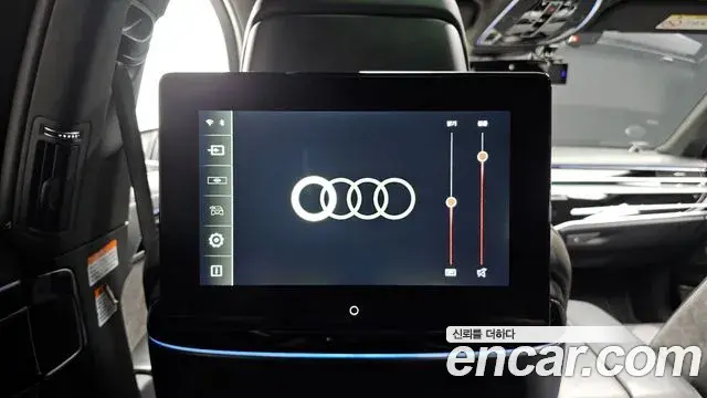 Audi A8 2021 — ფოტო 17/36
