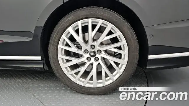 Audi A8 2021 — ფოტო 25/36
