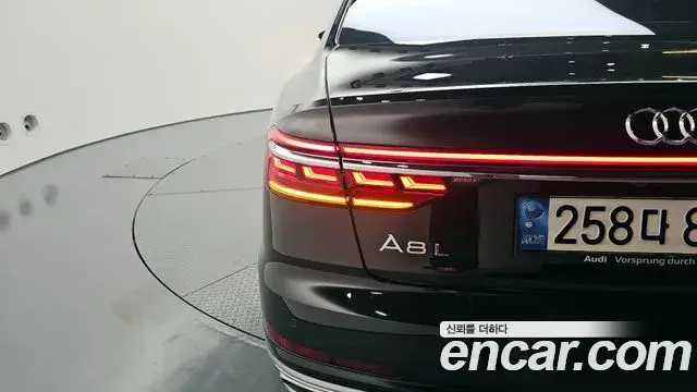 Audi A8 2021 — ფოტო 21/36