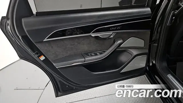 Audi A8 2021 — ფოტო 36/36