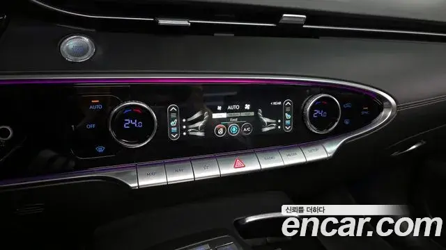 Genesis GV70 2023 — Şəkil 24/38