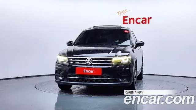 Volkswagen Tiguan 2019 — ფოტო 12/34
