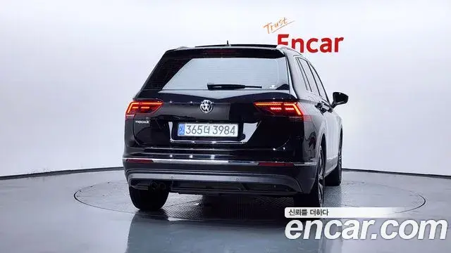Volkswagen Tiguan 2019 — ფოტო 28/34