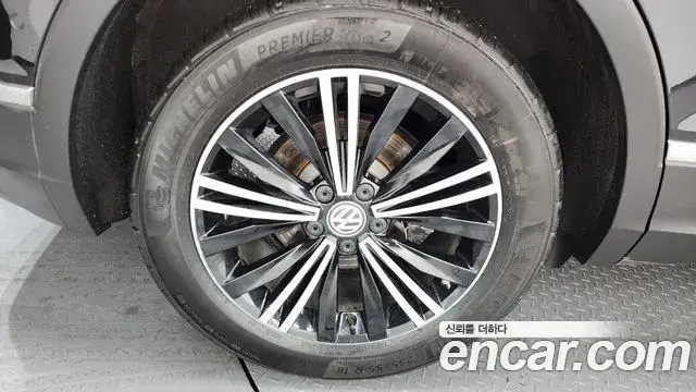 Volkswagen Tiguan 2019 — ფოტო 11/34