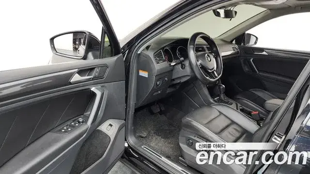 Volkswagen Tiguan 2019 — ფოტო 15/34