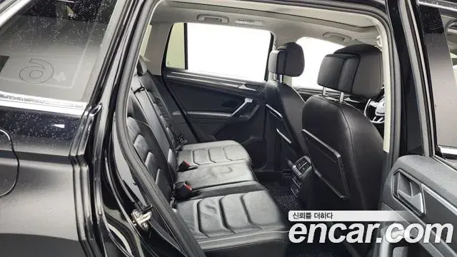 Volkswagen Tiguan 2019 — ფოტო 33/34
