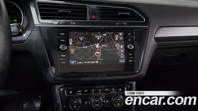 Volkswagen Tiguan 2019 — ფოტო 18/34