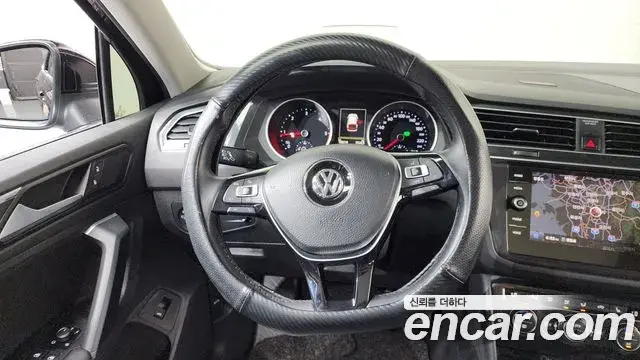 Volkswagen Tiguan 2019 — ფოტო 8/34