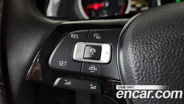 Volkswagen Tiguan 2019 — ფოტო 25/34