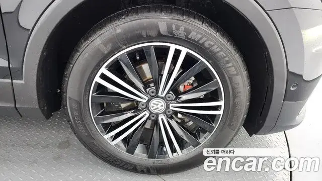Volkswagen Tiguan 2019 — ფოტო 1/34