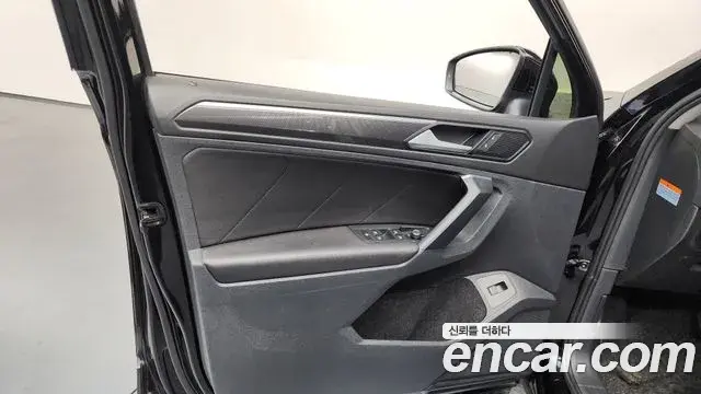 Volkswagen Tiguan 2019 — ფოტო 22/34