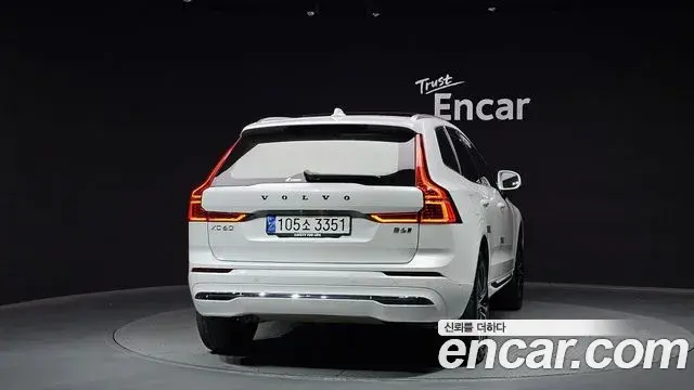 Volvo XC60 2024 — ფოტო 16/33