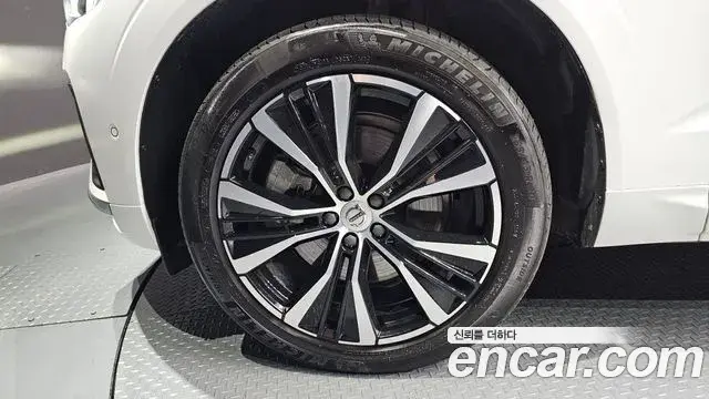 Volvo XC60 2024 — ფოტო 22/33