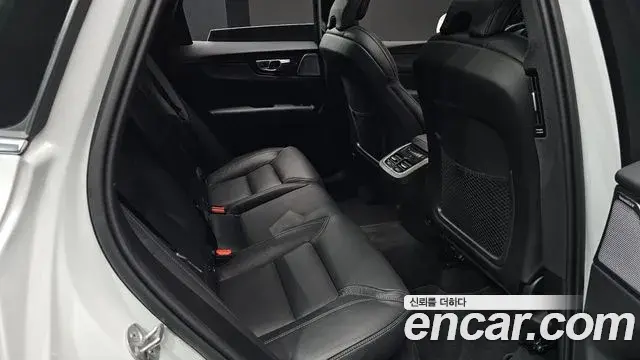 Volvo XC60 2024 — ფოტო 26/33