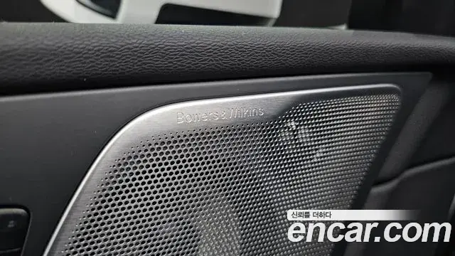 Volvo XC60 2024 — ფოტო 29/33