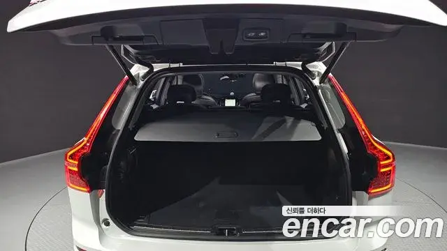 Volvo XC60 2024 — ფოტო 9/33