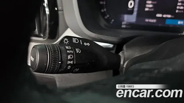 Volvo XC60 2024 — ფოტო 13/33