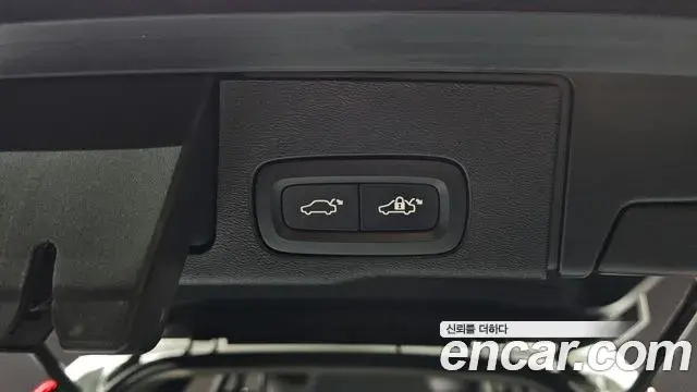 Volvo XC60 2024 — ფოტო 32/33