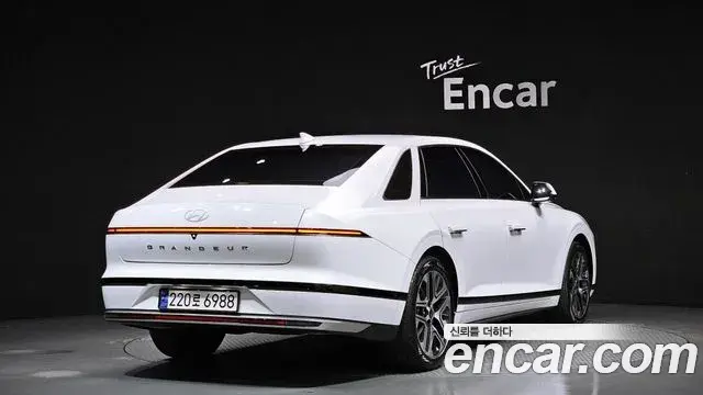 Hyundai Grandeur Hybrid 2023 — Photo 20/32