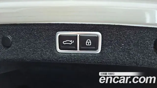 Hyundai Grandeur Hybrid 2023 — Photo 29/32